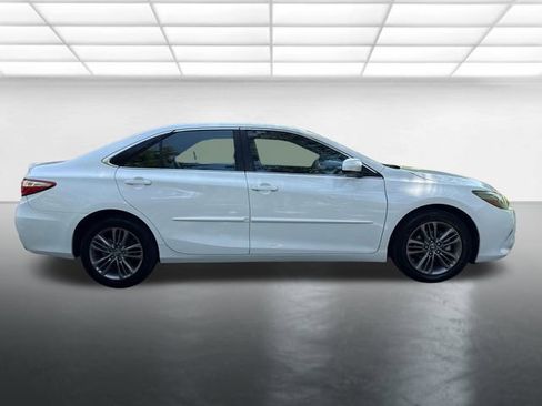 Used 2016 Toyota Camry SE w/ Moonroof Package FWD image 7