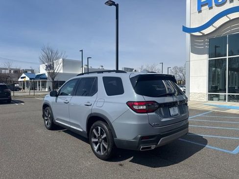 Certified 2023 Honda Pilot Touring image 6