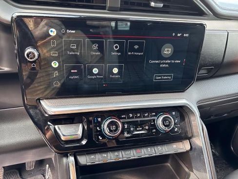Used 2022 GMC Sierra 1500 Denali w/ Technology Package AWD/4WD image 9