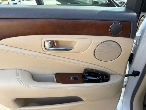 Used 2011 Lexus LS 460 Luxury image 28