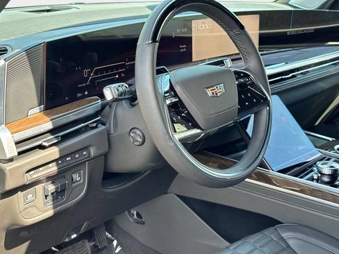 Certified 2025 Cadillac Escalade Premium Luxury Platinum AWD/4WD image 23