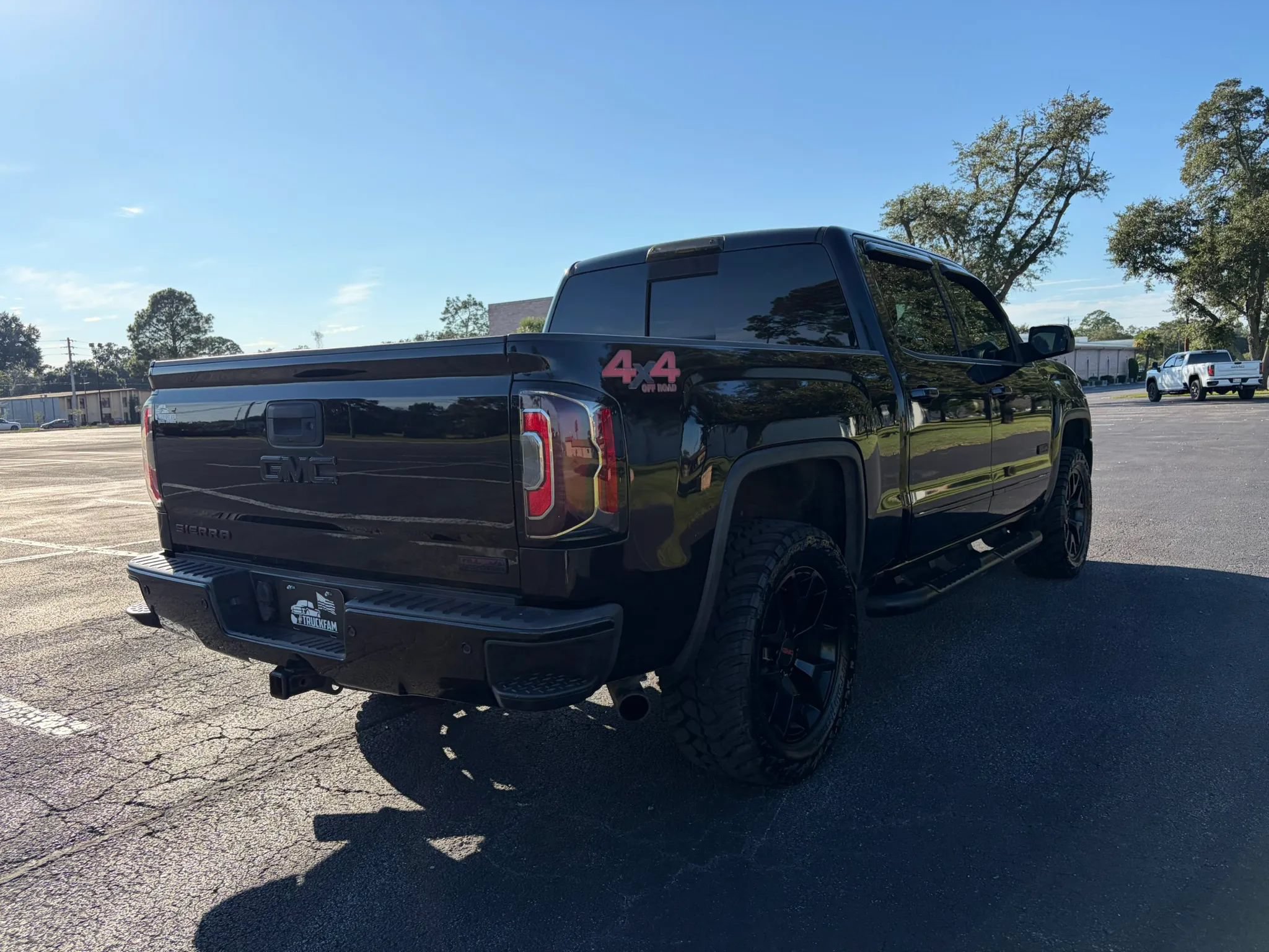 Used 2017 GMC Sierra 1500 SLT AWD/4WD image 7