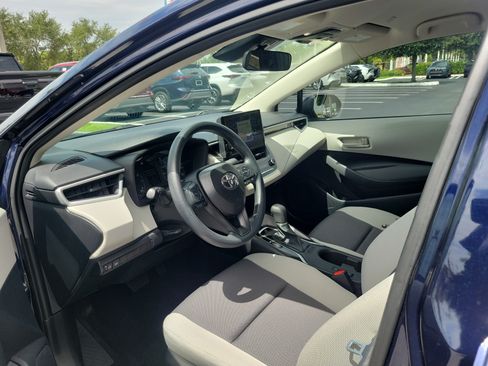 Used 2025 Toyota Corolla LE w/ Convenience Package FWD image 19