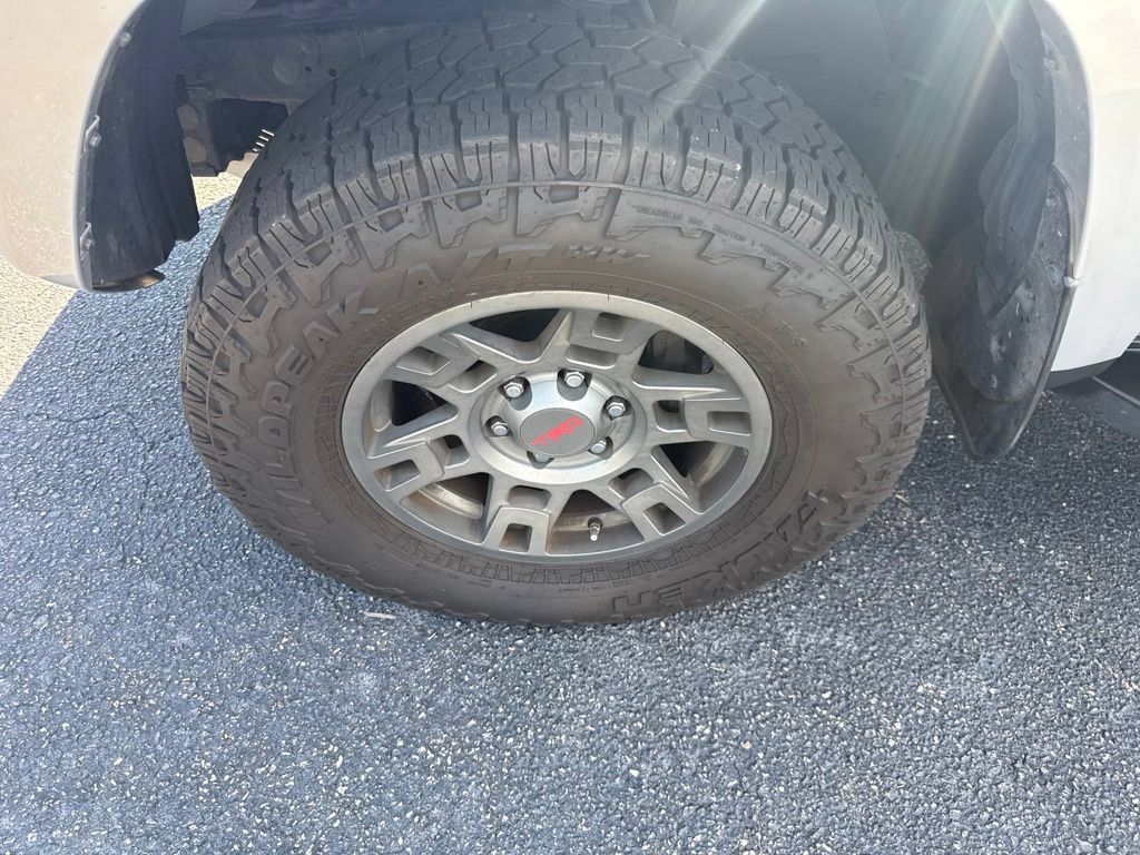 Used 2020 Toyota 4Runner TRD Off-Road Premium w/ Moonroof Package AWD/4WD image 5