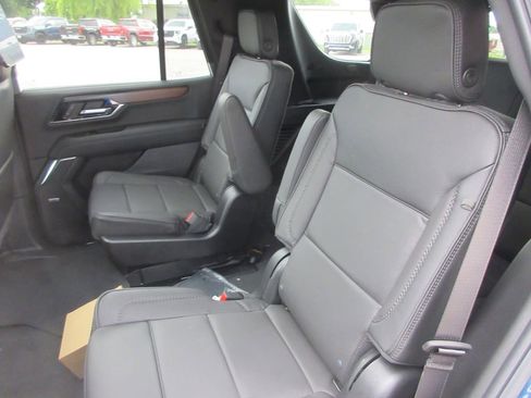 New 2026 GMC Yukon Denali w/ Denali Reserve Package AWD/4WD image 12