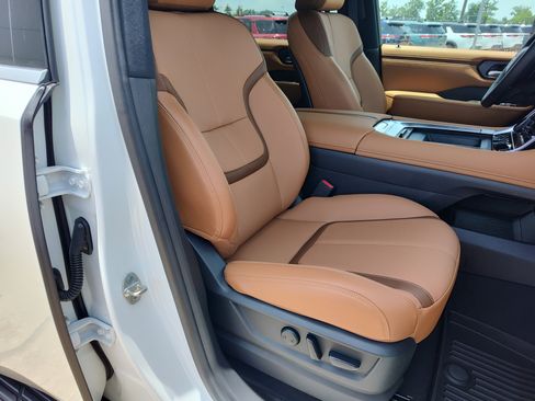 New 2026 Nissan Armada SL w/ Captain's Chari Seat Package RWD image 12