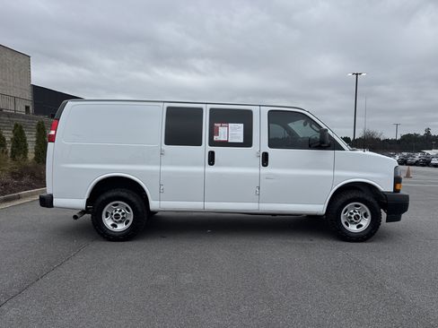 Used 2022 GMC Savana 2500 w/ Driver Convenience Package image 11