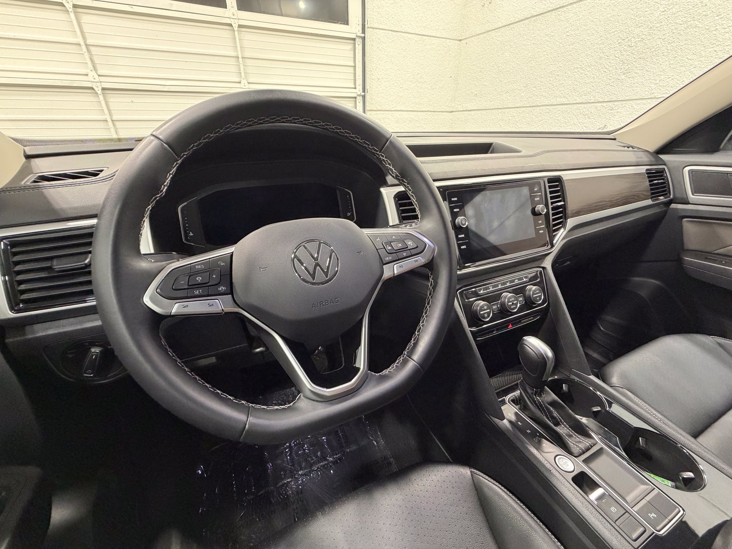 Certified 2023 Volkswagen Atlas SE w/ Black Wheel Package FWD image 47