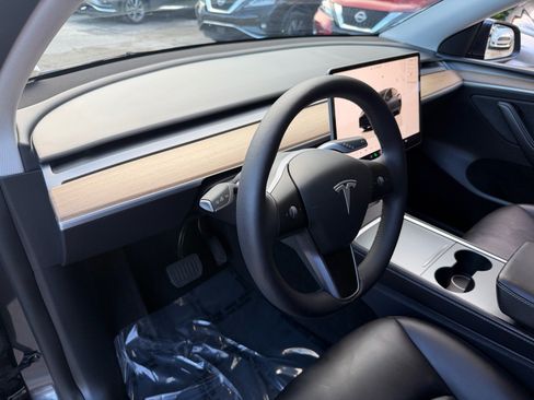 Used 2025 Tesla Model Y Long Range AWD/4WD image 10