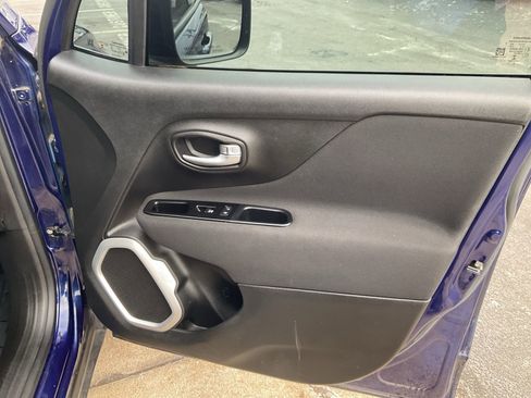 Used 2021 Jeep Renegade Latitude image 45