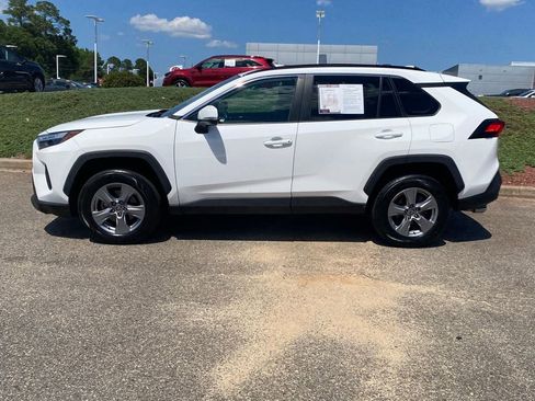 Used 2022 Toyota RAV4 XLE FWD image 4