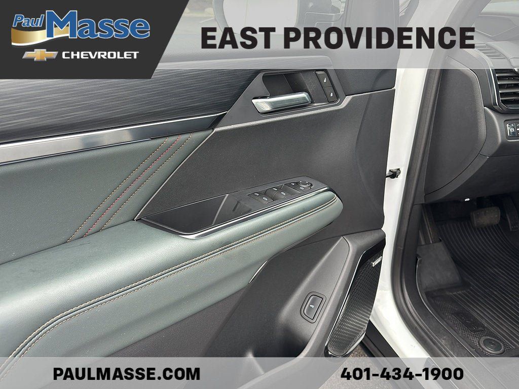 Used 2025 GMC Acadia AT4 w/ Luxury Package AWD/4WD image 10