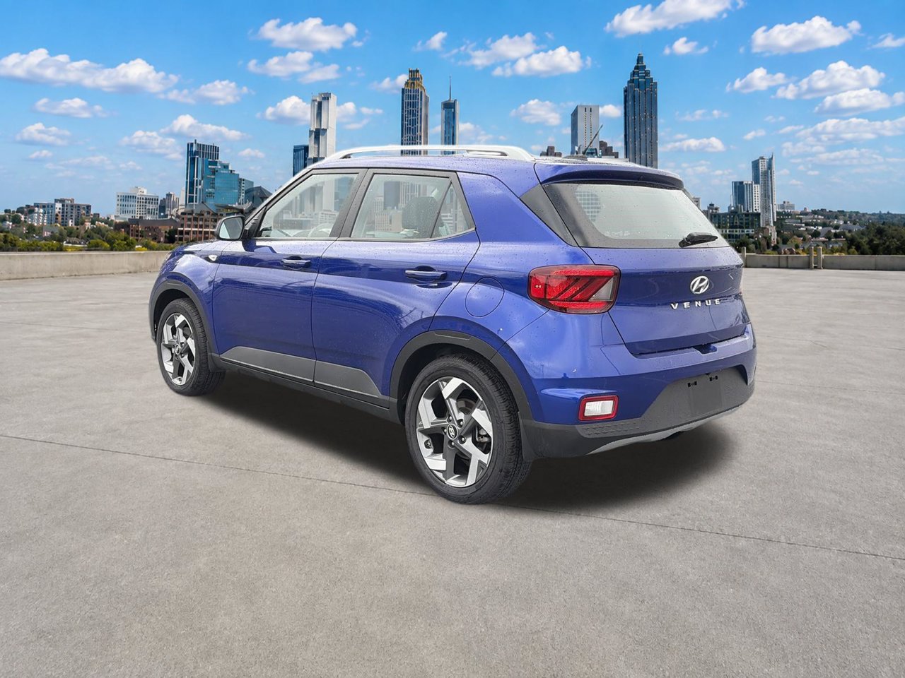 Used 2025 Hyundai Venue Limited FWD image 21