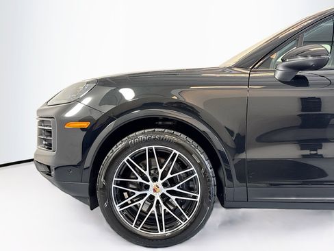 Certified 2025 Porsche Cayenne image 27