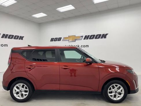 Used 2024 Kia Soul LX w/ Option Group 015 FWD image 4