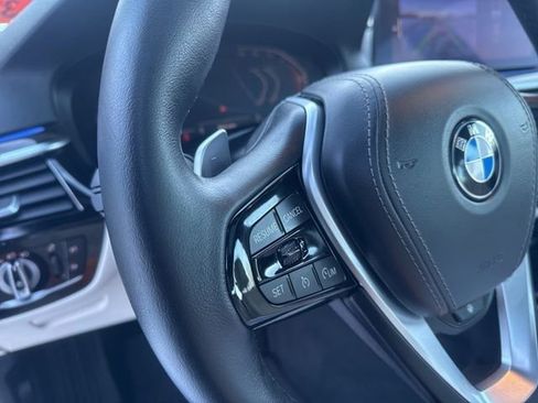 Used 2022 BMW 540i xDrive w/ Premium Package image 17