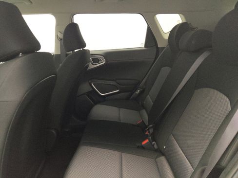 Used 2025 Kia Soul LX w/ LX Technology Package image 18