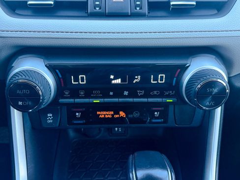 Used 2019 Toyota RAV4 Limited w/ Cold Weather Package AWD/4WD image 32