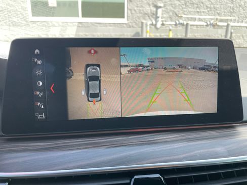 Used 2018 BMW M550i xDrive image 22