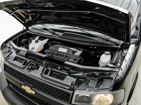 Used 2019 Chevrolet Express 2500 w/ Driver Convenience Package image 27