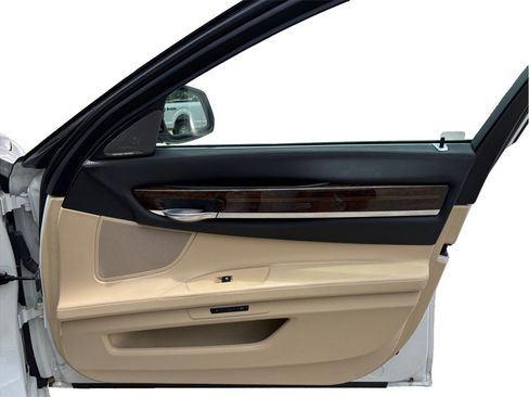Used 2015 BMW 750Li RWD image 47