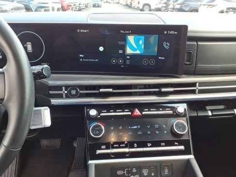 Used 2025 Hyundai Santa Fe Limited FWD image 7