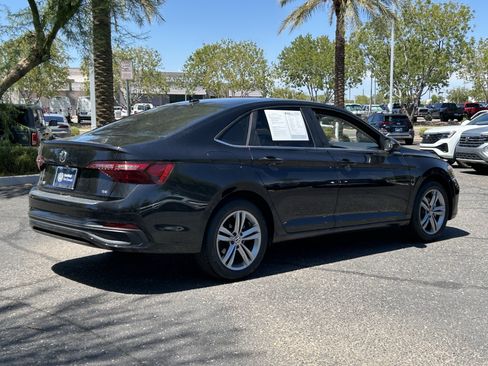 Certified 2024 Volkswagen Jetta SE FWD image 4