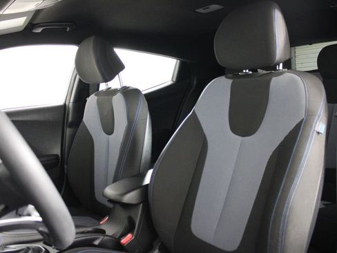 Used 2019 Hyundai Veloster 2.0 image 17