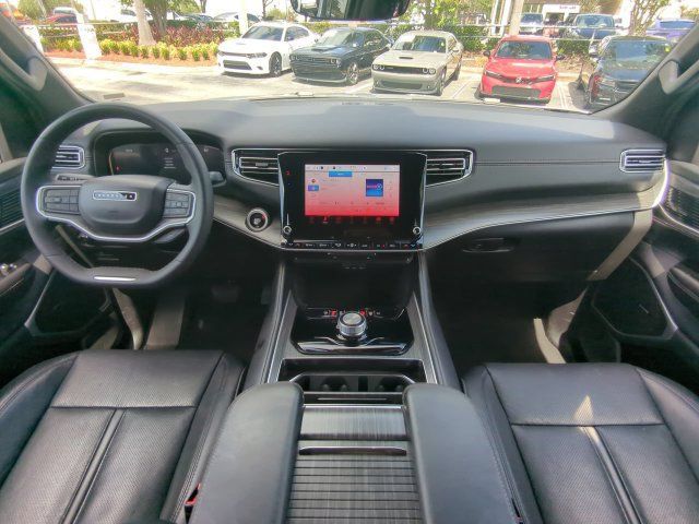 Certified 2024 Jeep Wagoneer Series II w/ Flexible Seating Group RWD image 18