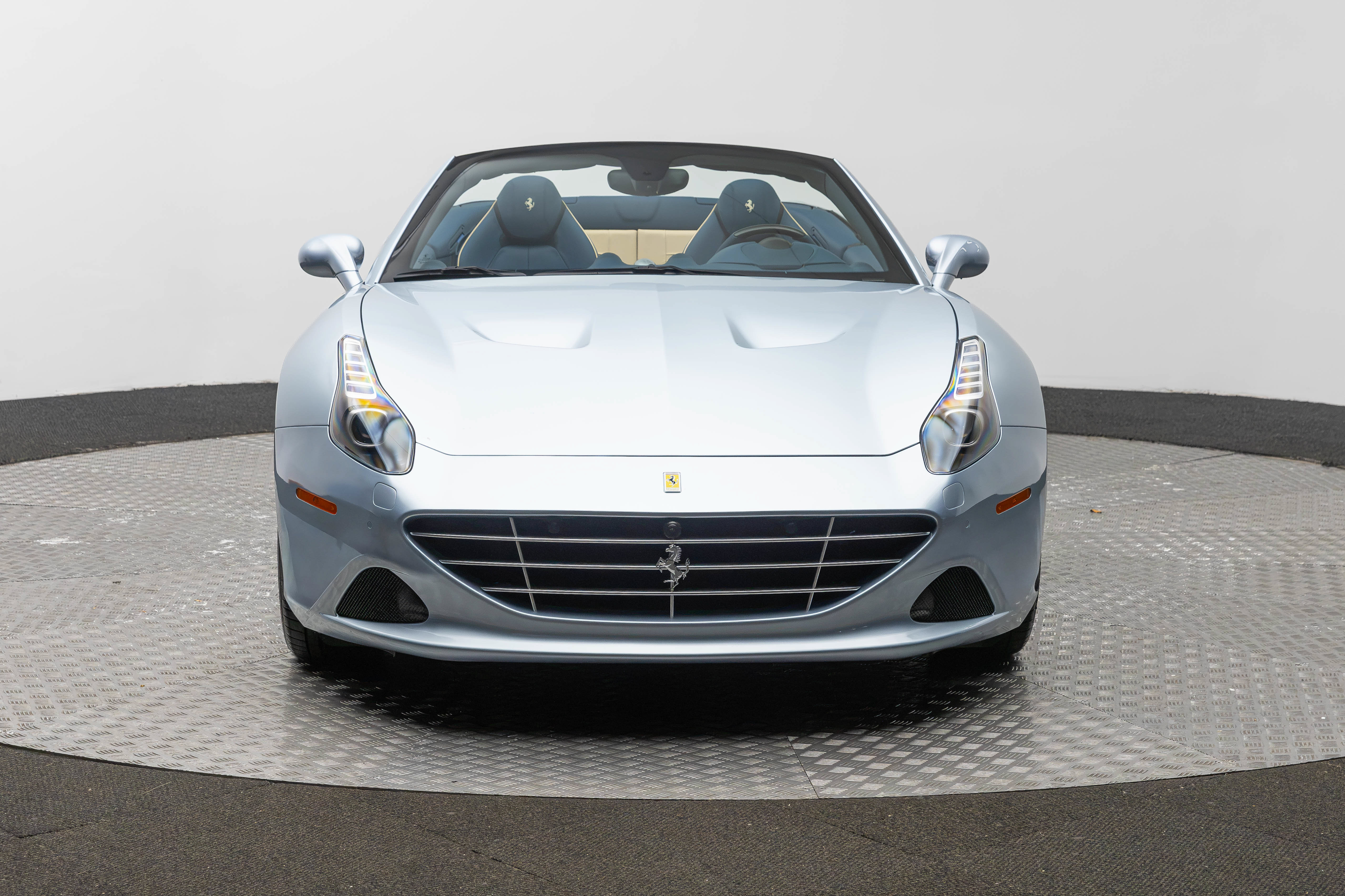 Certified 2015 Ferrari California T RWD image 11