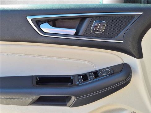 Used 2018 Ford Edge Titanium FWD image 13