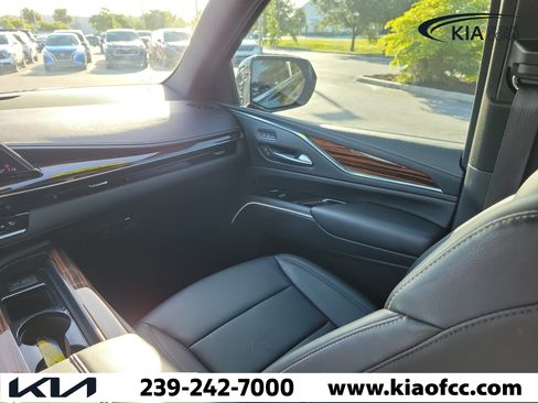 Used 2021 Cadillac Escalade Luxury RWD image 19