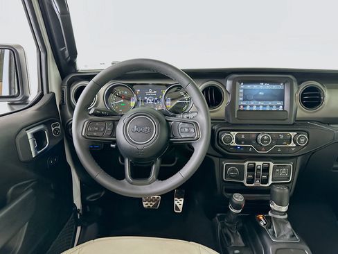 Used 2023 Jeep Wrangler Unlimited w/ Convenience Group AWD/4WD image 17