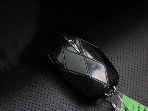 Used 2025 Genesis G70 2.5T image 26