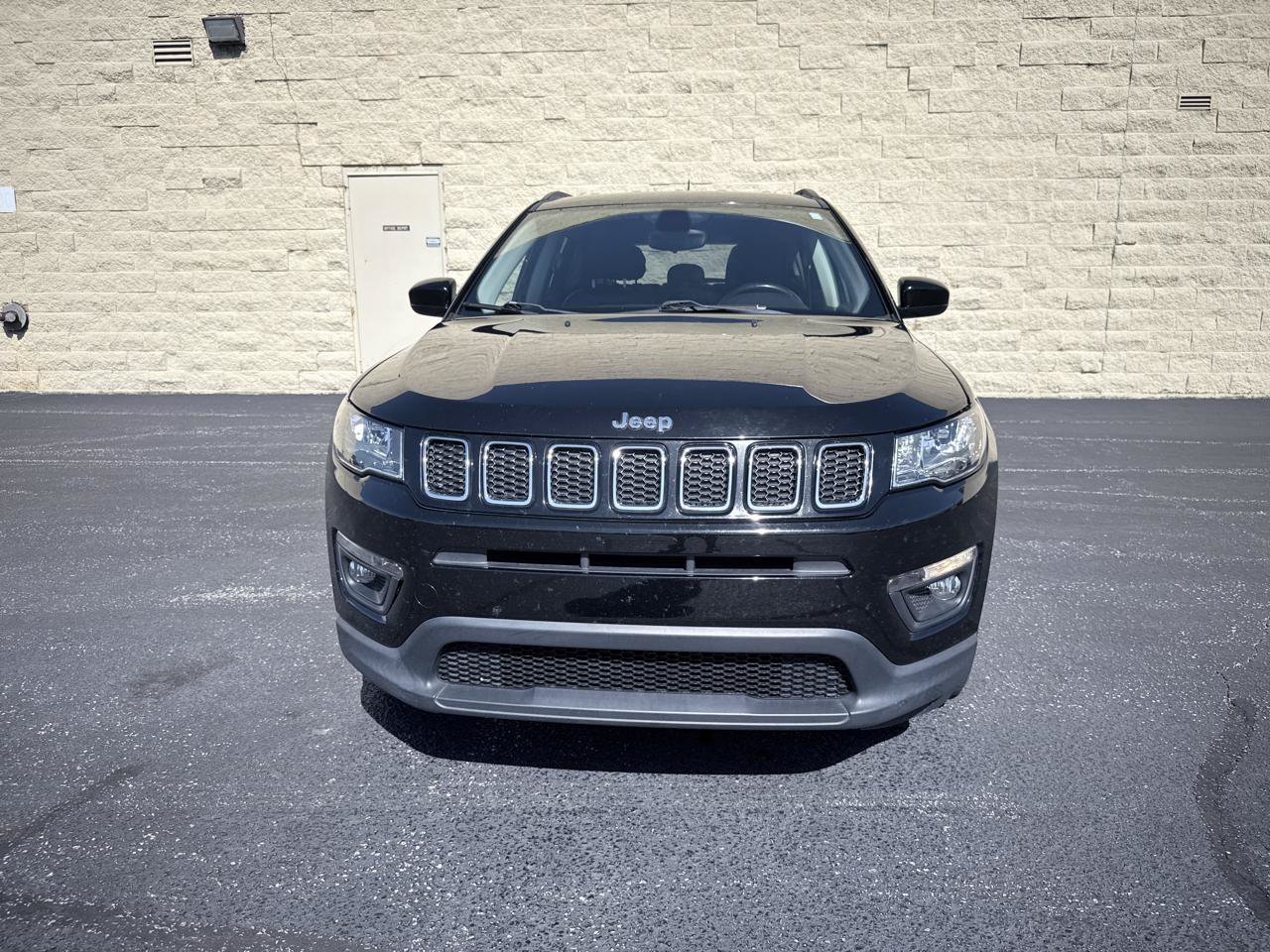 Used 2018 Jeep Compass Latitude FWD image 6