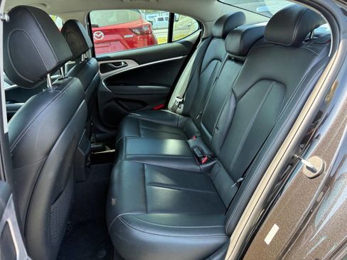 Used 2019 Genesis G70 2.0T Sport RWD image 10