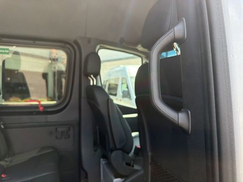Used 2024 Mercedes-Benz Sprinter 2500 image 30