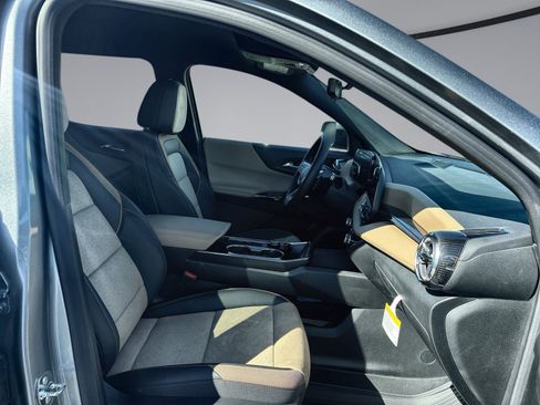 New 2026 Chevrolet Equinox ACTIV w/ Convenience Package III AWD/4WD image 33