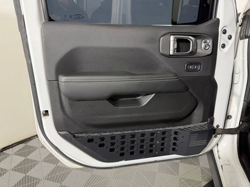 Used 2023 Jeep Gladiator Rubicon w/ LED Lighting Group AWD/4WD image 11