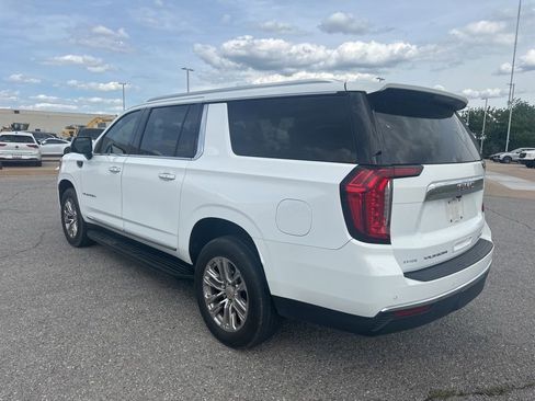 Used 2022 GMC Yukon XL SLT w/ SLT Premium Package RWD image 3