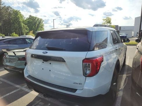 Used 2022 Ford Explorer XLT w/ Equipment Group 202A image 3