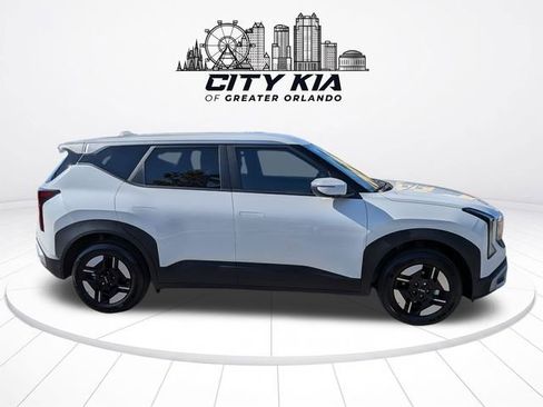 New 2027 Kia Seltos LX FWD image 7