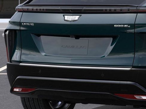 New 2026 Cadillac Lyriq Signature Luxury AWD/4WD image 14