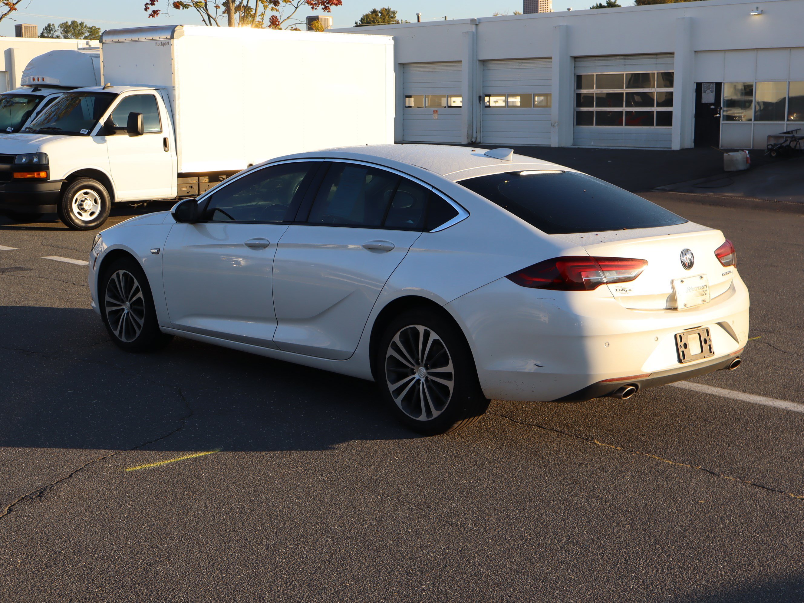 Used 2019 Buick Regal Essence w/ Driver Confidence Package I FWD image 8