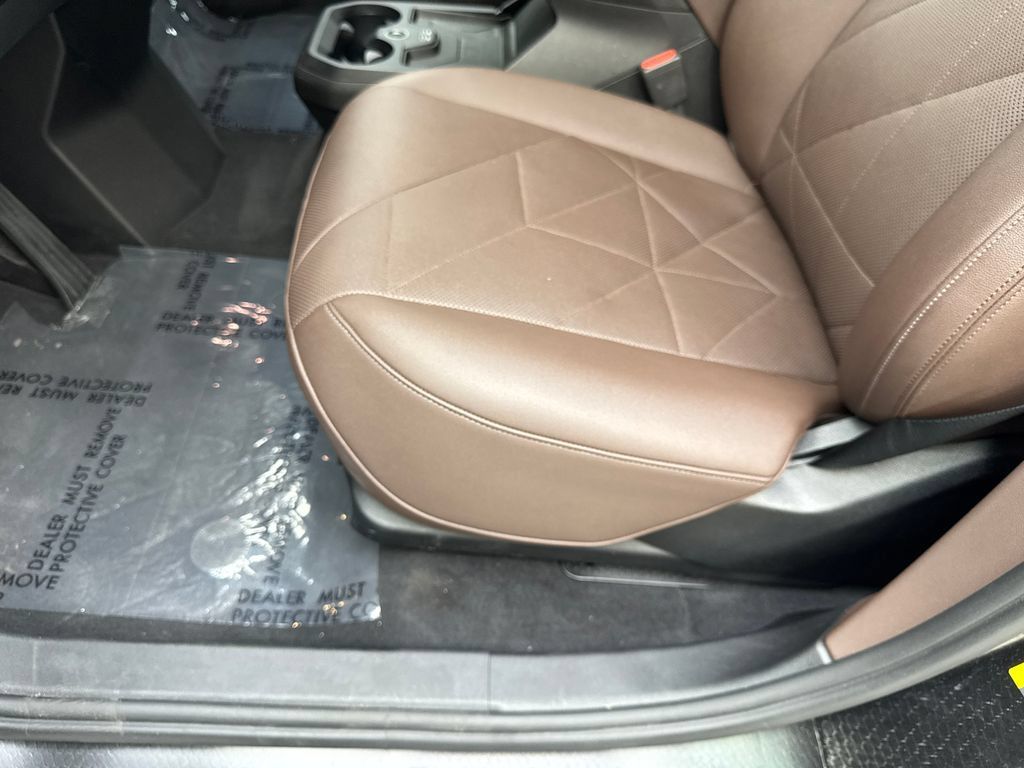 Used 2024 BMW iX xDrive50 w/ Premium Package AWD/4WD image 27