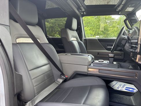 Used 2025 GMC Hummer EV 2X AWD/4WD image 26