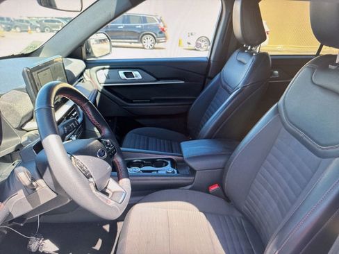 Used 2025 Ford Explorer ST-Line w/ ST-Line Street Pack AWD/4WD image 6
