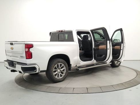 Used 2022 Chevrolet Silverado 1500 High Country w/ Technology Package AWD/4WD image 15