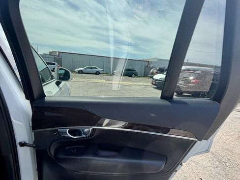 Used 2018 Volvo XC90 T6 Momentum w/ Momentum Plus Package AWD/4WD image 19