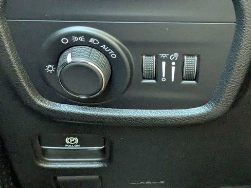 Used 2025 Jeep Grand Cherokee Laredo X RWD image 25